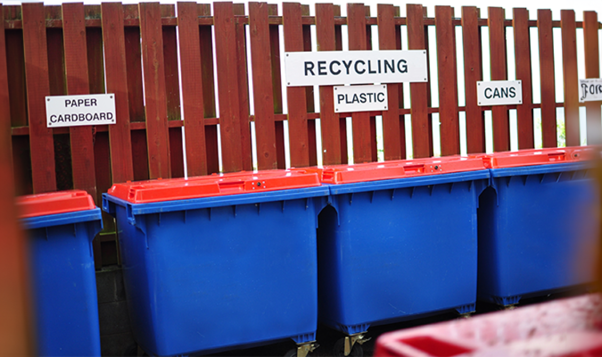 Dry mixed recycling station